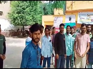 आक्रोशित ग्रामीणों ने पीएचसी पर लगाया ताला-video