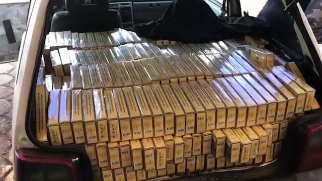 Em patrulhamento, helicóptero Falcão da PM auxilia em apreensão de cigarros