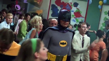 Batman se emborracha con un jugo de naranja y baila el Batusi _ Batman 1966