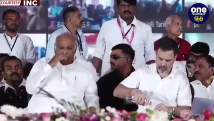 Tải video: Rahul Gandhi का Mallikarjun Kharge के साथ कैसा व्यवहार वायरल हो गया ? | Congress | वनइंडिया हिंदी