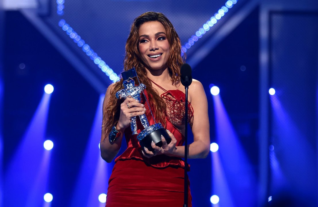 Anitta consulta la carta astral para conocer mejor a las personas que la rodean