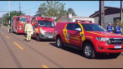 Homem desmaia em telhado de residência e grande efetivo é mobilizado para resgate
