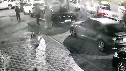 Tirer sur une femme devant un centre de divertissement