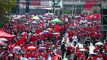 Presidenta hondureña pide con una marcha que el Congreso nombre fiscales anticorrpución