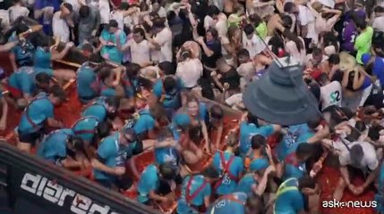 In Spagna la battaglia dei pomodori con "La Tomatina Festival"