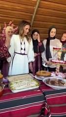 احتفال الملكة رانيا بعيد ميلادها مع نساء قرية حور