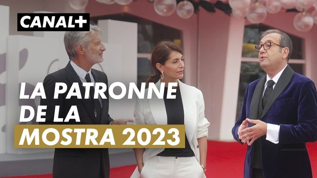 La Padrona di Casa , Caterina Murino, maîtresse de cérémonie de la #Mostra2023 avec Antoine de Caunes et Didier Allouch