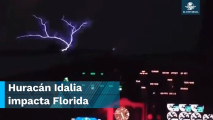 Impactante. Captan "rayos" desde avión en Florida ante llegada de huracán Idalia