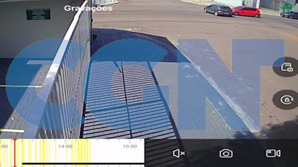 Vídeo mostra Gol capotando após colisão com UP, no Centro