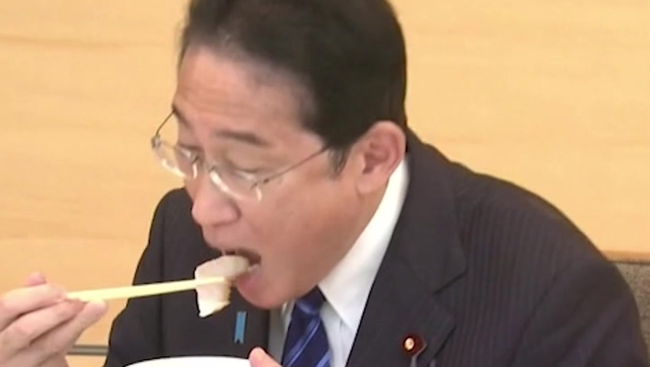 Japan’s PM eats fish from Fukushima after claiming no radioactivity detected in water tests