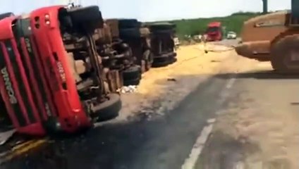 T'inquiète, on va le remonter ton camion... enfin presque