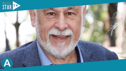 Francis Perrin, sa maison discrète sur les hauteurs d'un village de 800 âmes où il cultive une chose