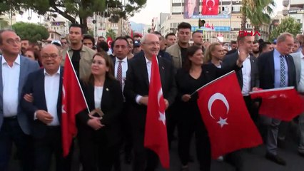 KILIÇDAROĞLU, 30 AĞUSTOS ZAFER BAYRAMI KORTEJİNE KATILDI