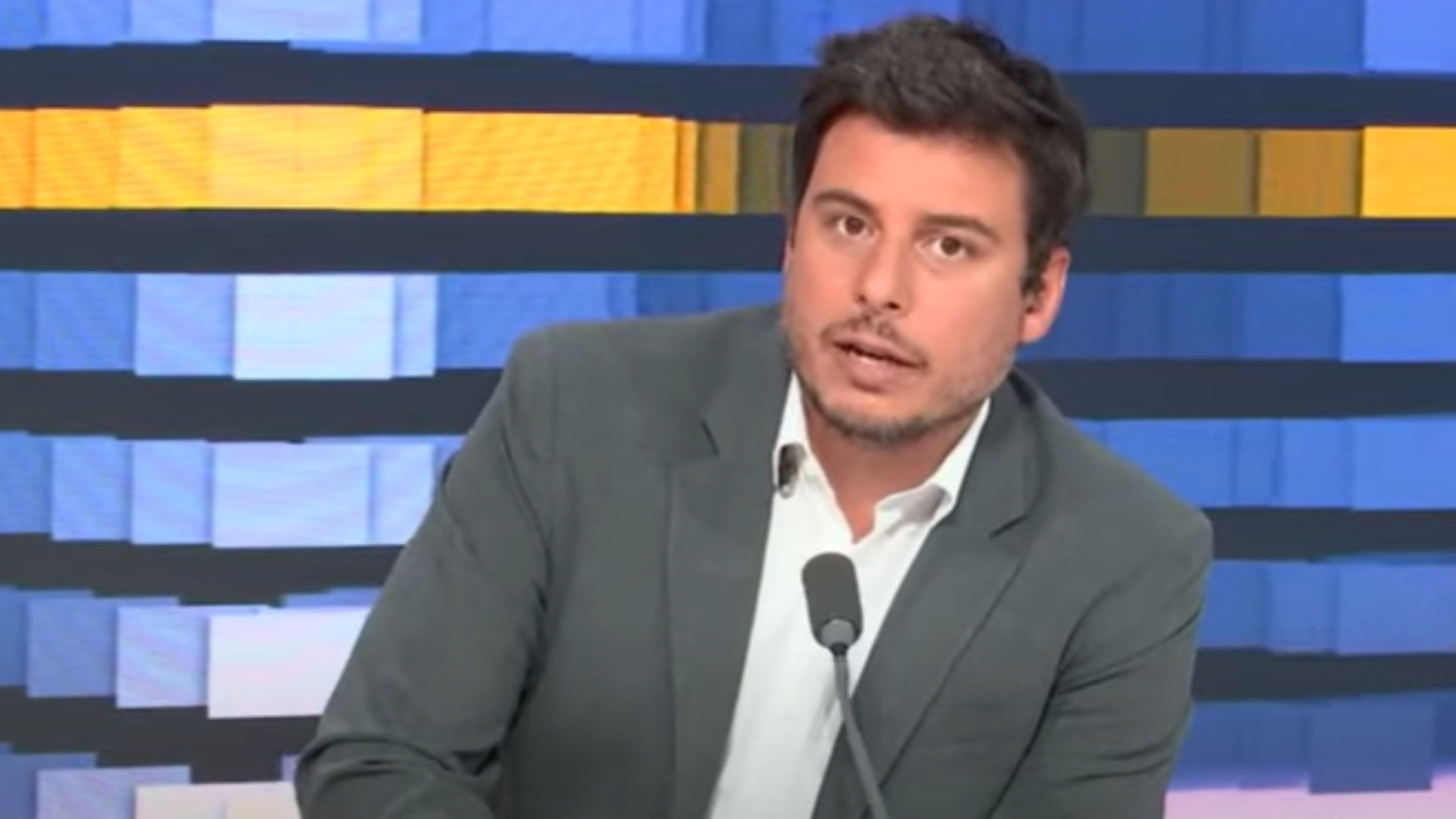 Voici - C à vous : qui est Lorrain Sénéchal, le remplaçant de Matthieu  Belliard ?