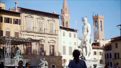 Firenze, la mostra di Liu Bolin, l'artista che si mimetizza / Video