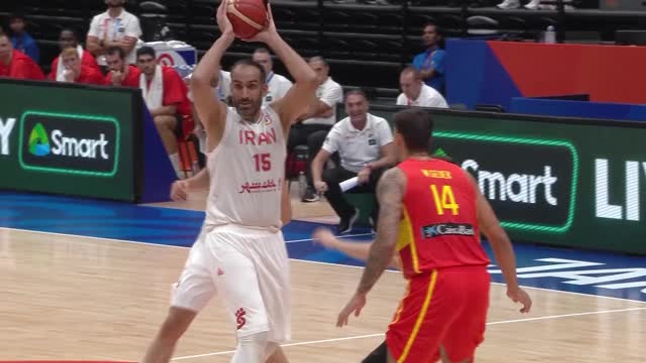 Spain concede insane overhead bounce pass dime