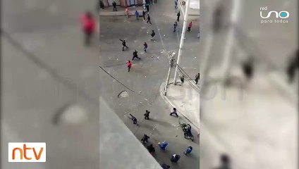 Sindicatos de minibuses se enfrentan a pedradas en Pampahasi