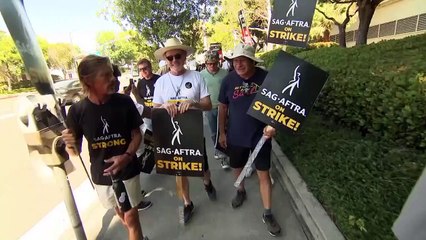 Watch: 'Breaking Bad' stars picket outside of Sony