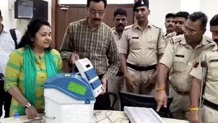 देवास: चुनाव को लेकर पुलिसकर्मियों को दिया प्रशिक्षण, उपस्थित रहे कर्मचारी