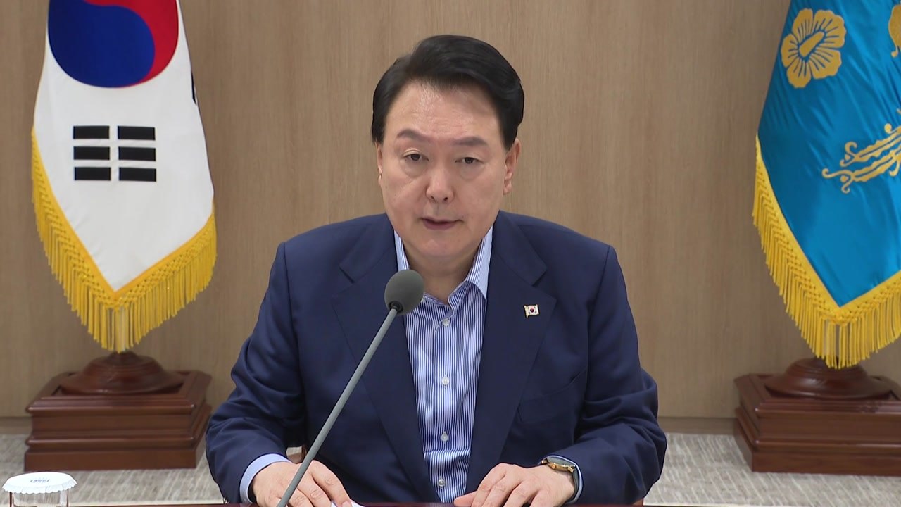 尹 "10월 2일 임시공휴일 지정...내수 경기 활성화" / YTN