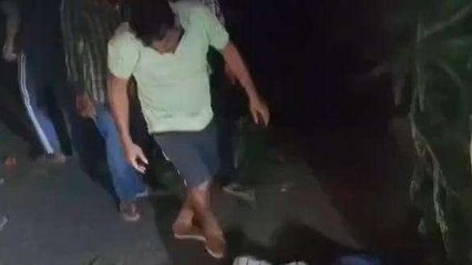 ఖమ్మం: ఘోర రోడ్డు ప్రమాదం.. వ్యక్తికి తీవ్ర గాయాలు