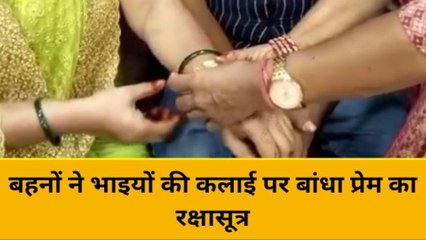 वाराणसी में बहनों ने भाइयों की कलाई पर बांधा प्रेम का रक्षासूत्र, मांगा सुरक्षा का वचन