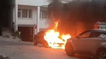 Beyoğlu’nda park halindeki otomobil alev alev yandı