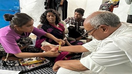 दिग्विजय सिंह ने दलित हत्याकांड में मृतक की मां-बहन से राखी बंधवाई, बोले: मामा-भाई का फर्ज निभाउंगा