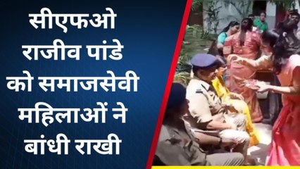 प्रयागराज: सीएफओ को समाजसेवी व मुस्लिम महिलाओं ने हिंदू भाइयों को भी बांधी राखी