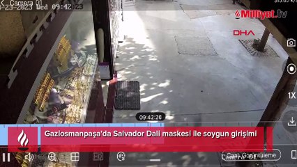 Yer: İstanbul! Salvador Dali maskesi ile baskın