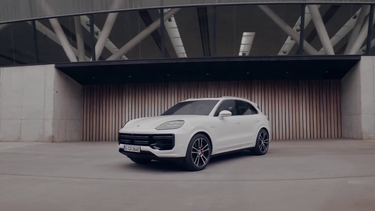 New Porsche Cayenne Turbo E-Hybrid and E-Hybrid Coupe 2024