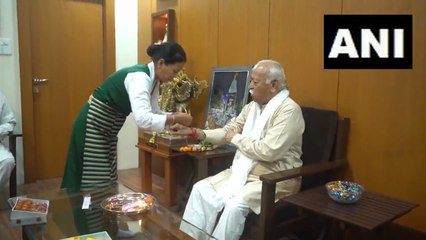 आरएसएस प्रमुख मोहन भागवत ने नागपुर में आरएसएस मुख्यालय में रक्षाबंधन का त्योहार मनाया
