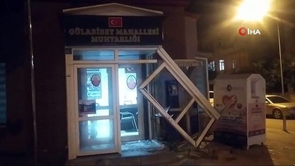 Une automobile s'est écrasée contre le bureau du directeur à Çorum