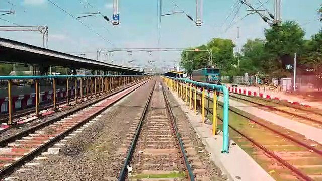 पुरी-जोधपुर को विक्रमगढ़ आलोट, अवध एक्सप्रेस को महिदपुर पर मिला स्टॉपेज