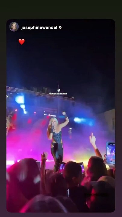 Νίνο: H "αφιέρωση" της Josephine επί σκηνής και...