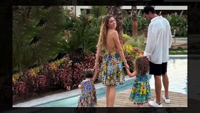 7 yıllık evli Kenan İmirzalıoğlu ve Sinem Kobal çiftinden kızlarıyla ilk aile pozu geldi