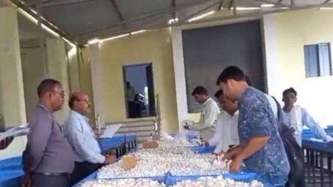 नर्मदापुरम: प्रदेश के रेशम की डिमांड बढ़ी, दूसरे राज्यों से पहुंच रहे व्यापारी