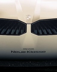 BMW تطلق فيديو تشويقي لشبكة Vision Neue Klasse المضيئة