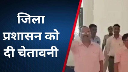 महराजगंज: पीडी के खिलाफ लामबंद हुए विकास भवन के कर्मचारी, दी चेतावनी