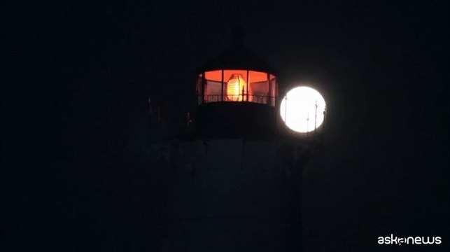 Spettacolari immagini della Superluna blu nel mondo