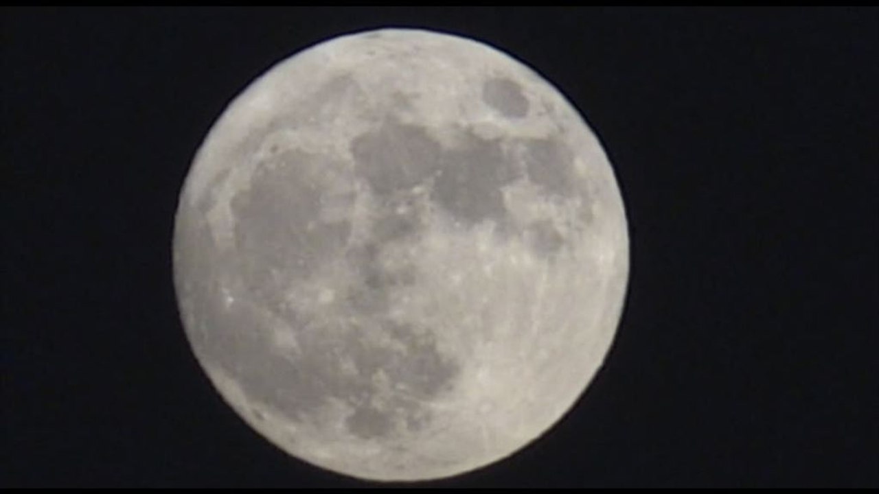 Spettacolari immagini della Superluna blu nel mondo