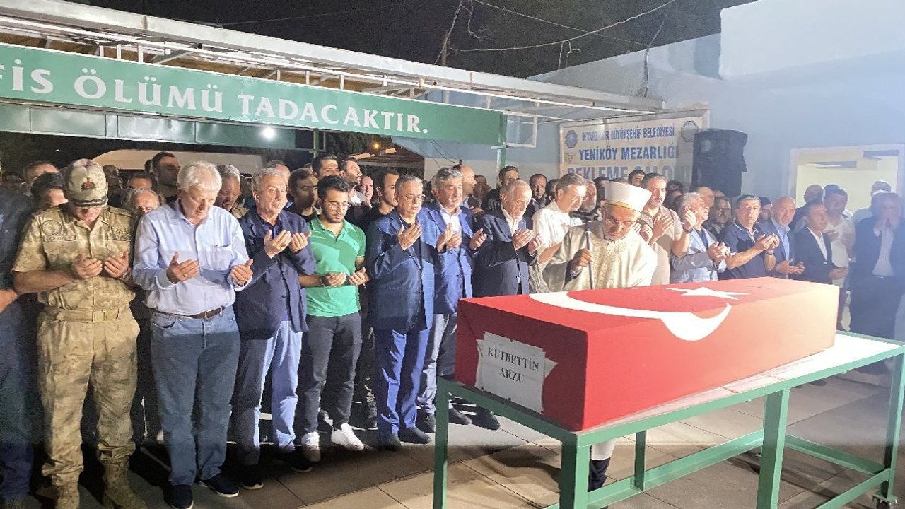 Havuzda ölen eski bakan Kutbettin Arzu toprağa verildi