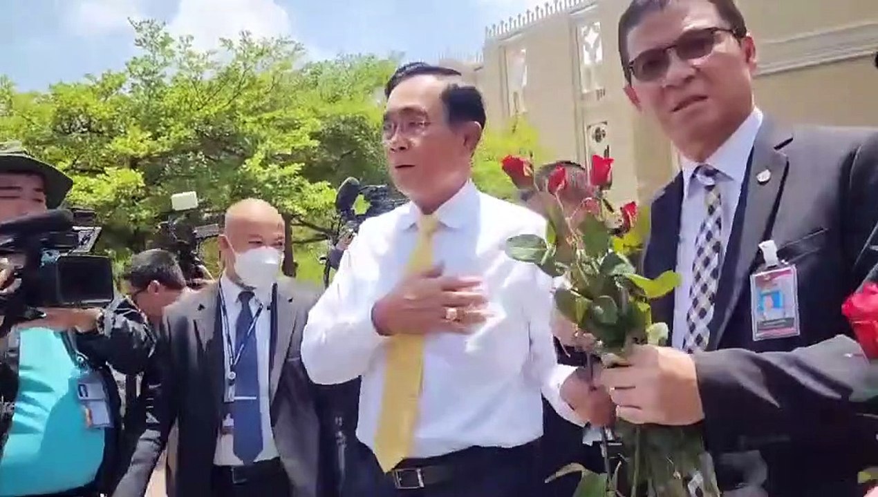"นายกฯ" อำลาสื่อฯ-ข้าราชการ ระบุ 9 ปีทะเลาะกันบ้างเป็นธรรมชาติ (มีคลิป)