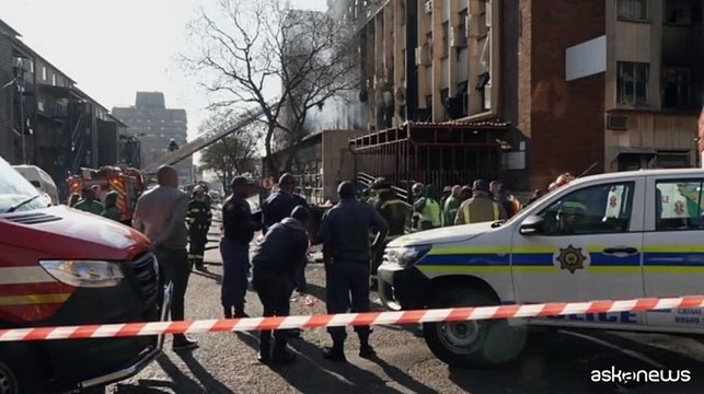 Sudafrica, incendio in un edificio di Johannesburg, almeno 63 morti