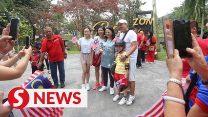 Download Video: National Day: Over 3,000 Jalur Gemilang distributed in Segambut