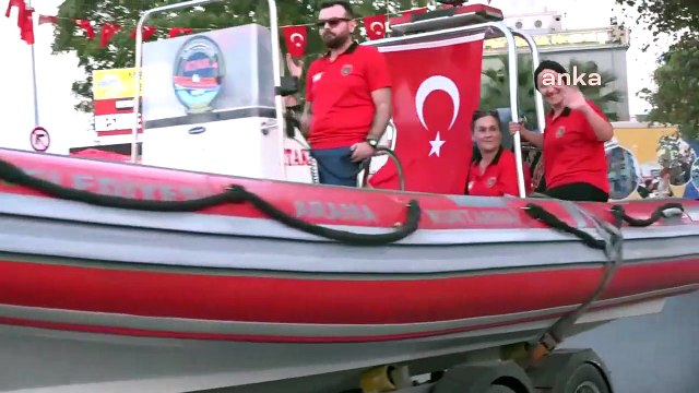 Enthousiasme pour le Jour de la Victoire du 30 août à Mudanya