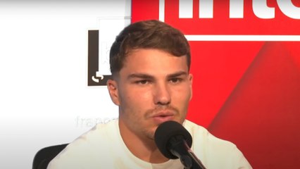 "J'ose espérer qu'on sorti des poules" : Antoine Dupont se confie avant l'ouverture de la Coupe du monde de rugby
