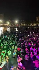 Mar de Ponta Verde ficou lotado de visitantes para ver a 'Superla Azul'