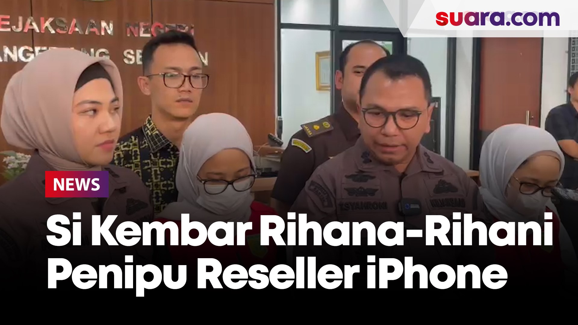 ⁣Tangan Terborgol, Si Kembar Rihana-Rihani Penipu Reseller iPhone Dilimpahkan ke Kejari Tangsel