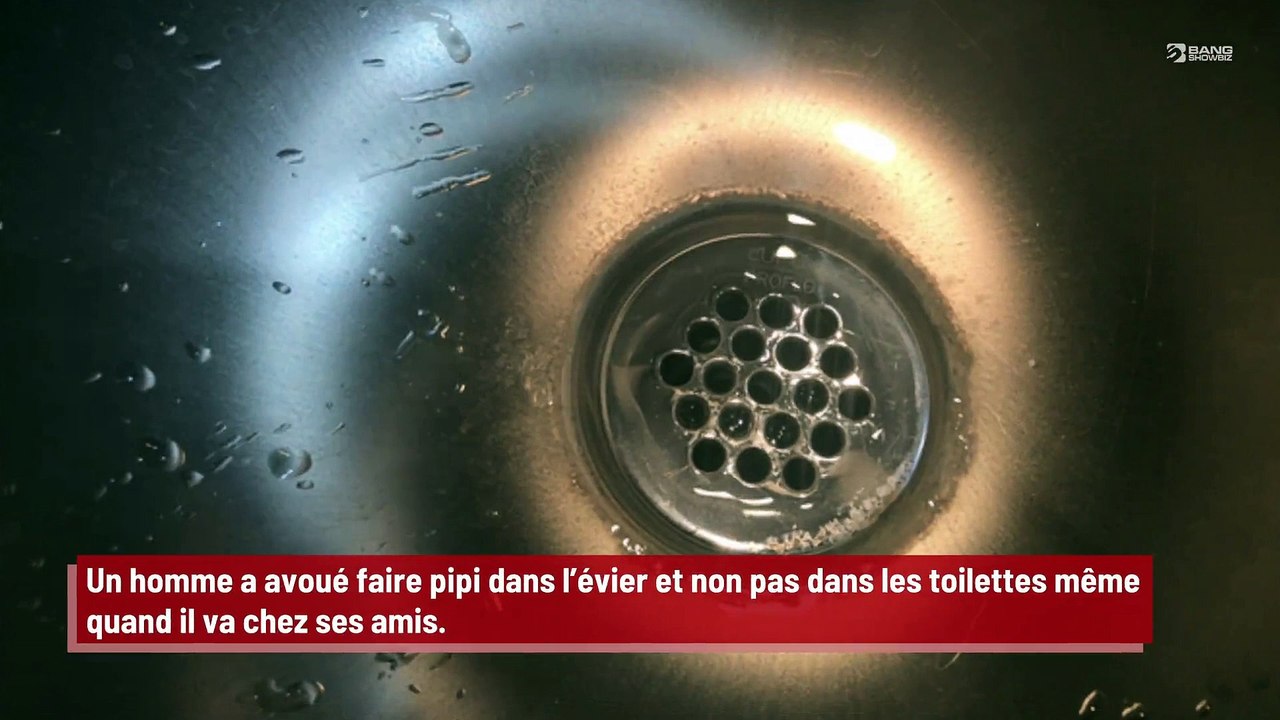 Un homme admet faire pipi dans l’évier même quand il va chez des amis !